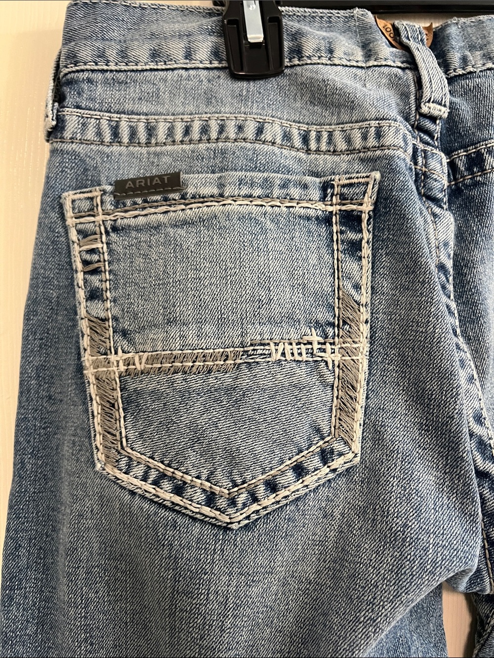 Ariat Men’s Straight Jeans in Medium Blue Wash - Picture 6 of 10